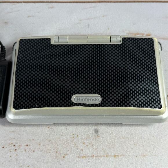 Nintendo DS Handheld System – Carbon Fiber Skin w/ Charger Portable Console Used - Picture 4 of 9